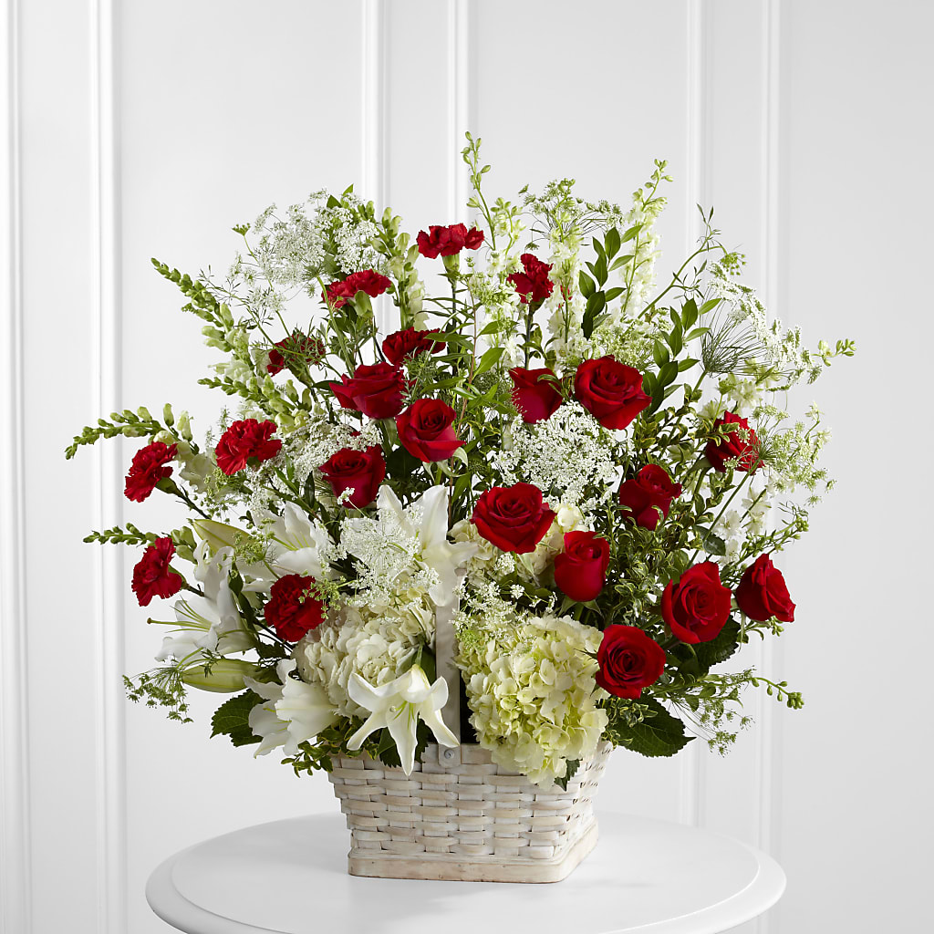 In Loving Memory Arrangement – BETTY'S FLOWERS AND GIFTS, Watsonville CA
