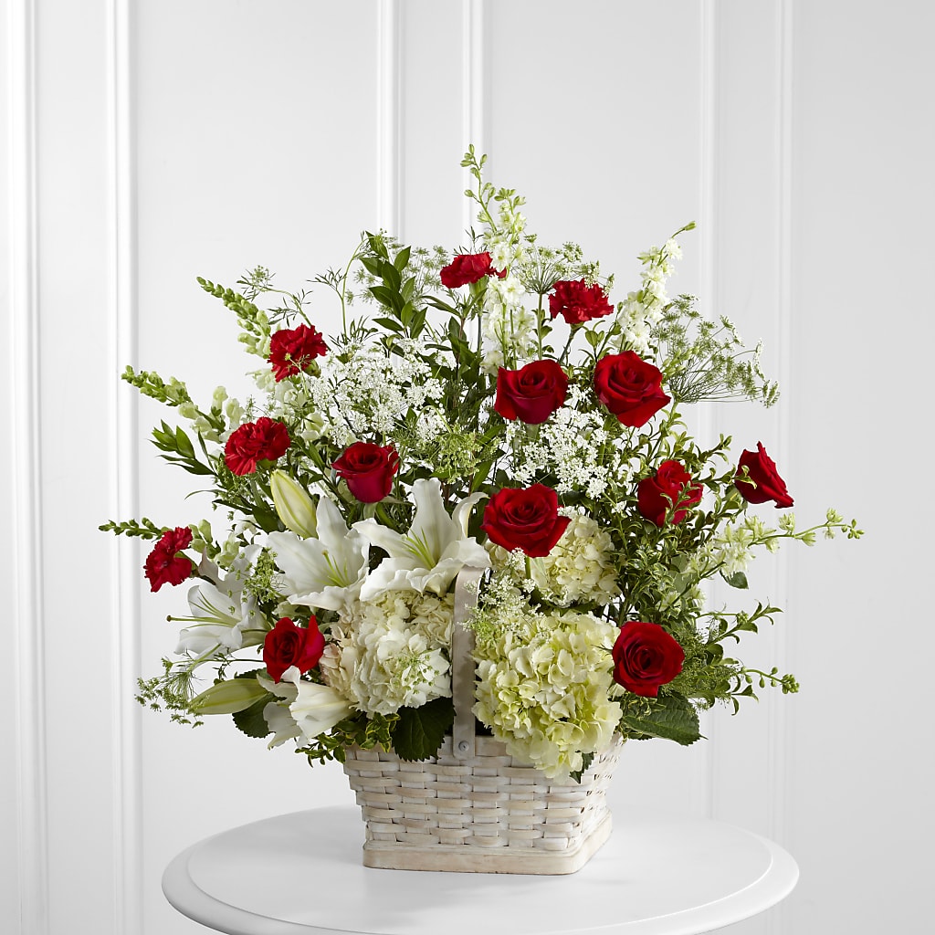 In Loving Memory Arrangement – BETTY'S FLOWERS AND GIFTS, Watsonville CA