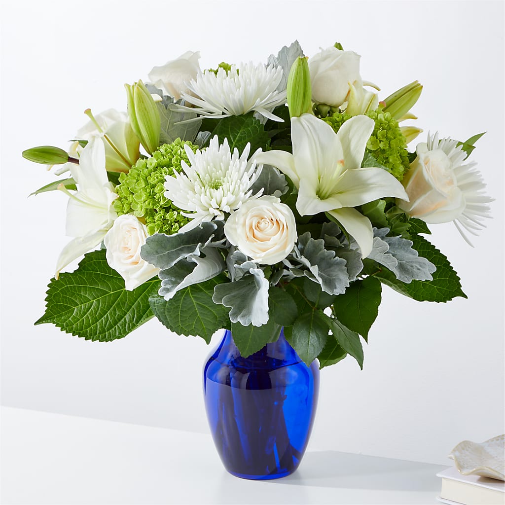 Snowy Dreams Bouquet – BETTY'S FLOWERS AND GIFTS, Watsonville CA