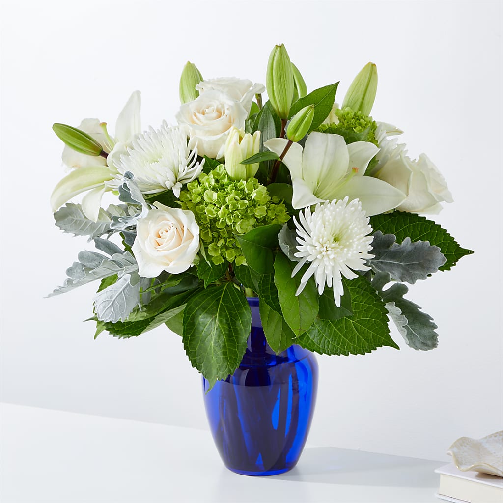 Snowy Dreams Bouquet – BETTY'S FLOWERS AND GIFTS, Watsonville CA