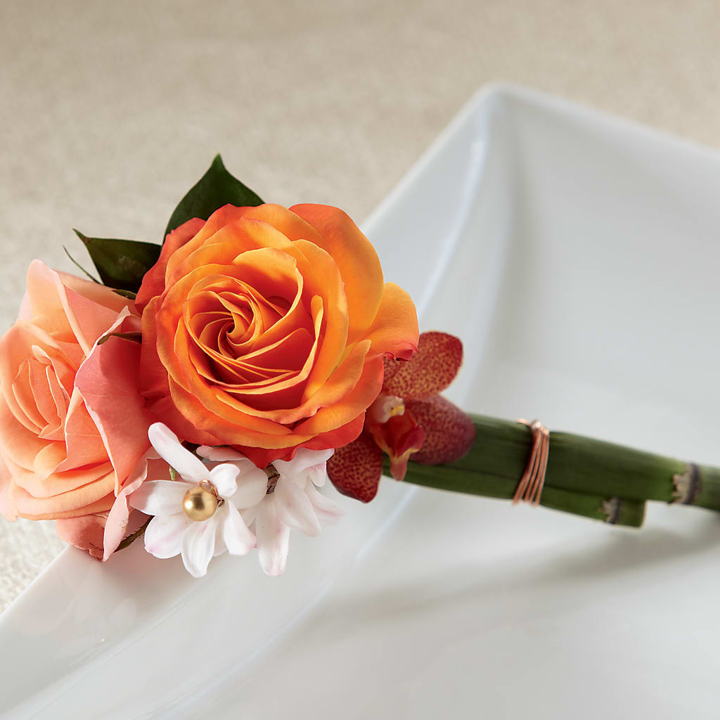 Sunset Dream Boutonniere – BETTY'S FLOWERS AND GIFTS, Watsonville CA