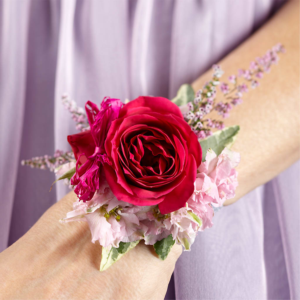 Rose Charm Corsage – BETTY'S FLOWERS AND GIFTS, Watsonville CA