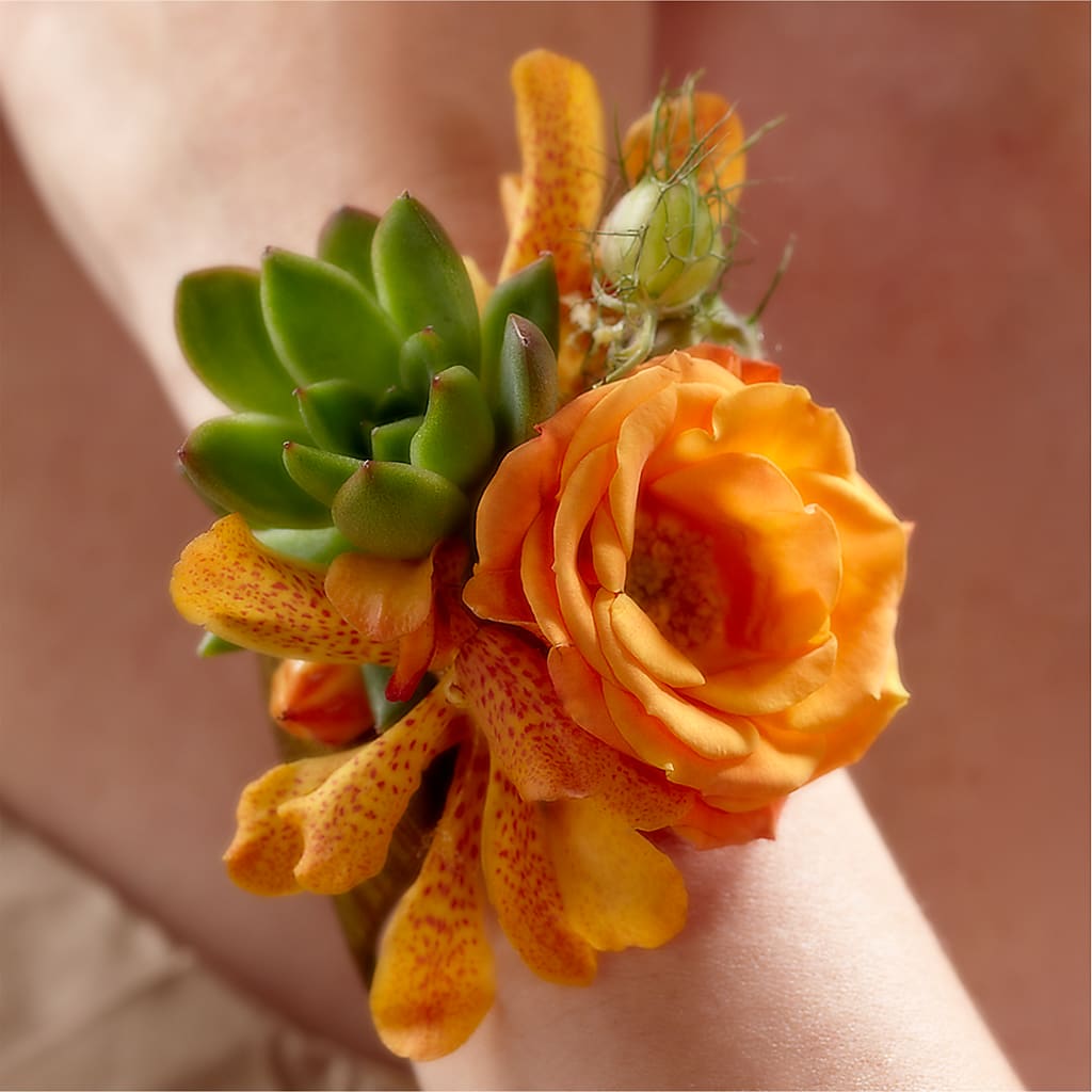 Irresistible Love Wrist Corsage – BETTY'S FLOWERS AND GIFTS, Watsonville CA