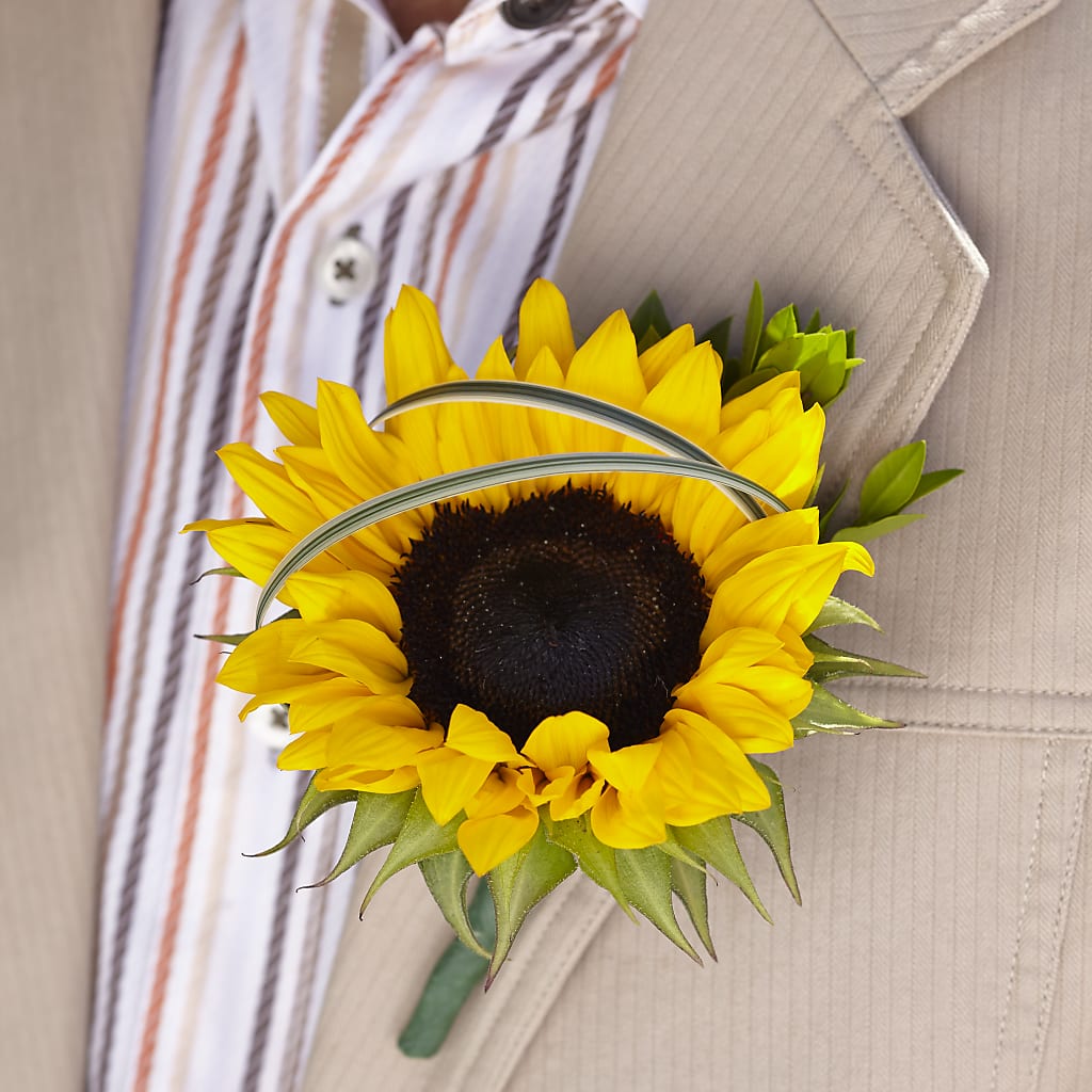 Free Spirit Boutonniere – BETTY'S FLOWERS AND GIFTS, Watsonville CA