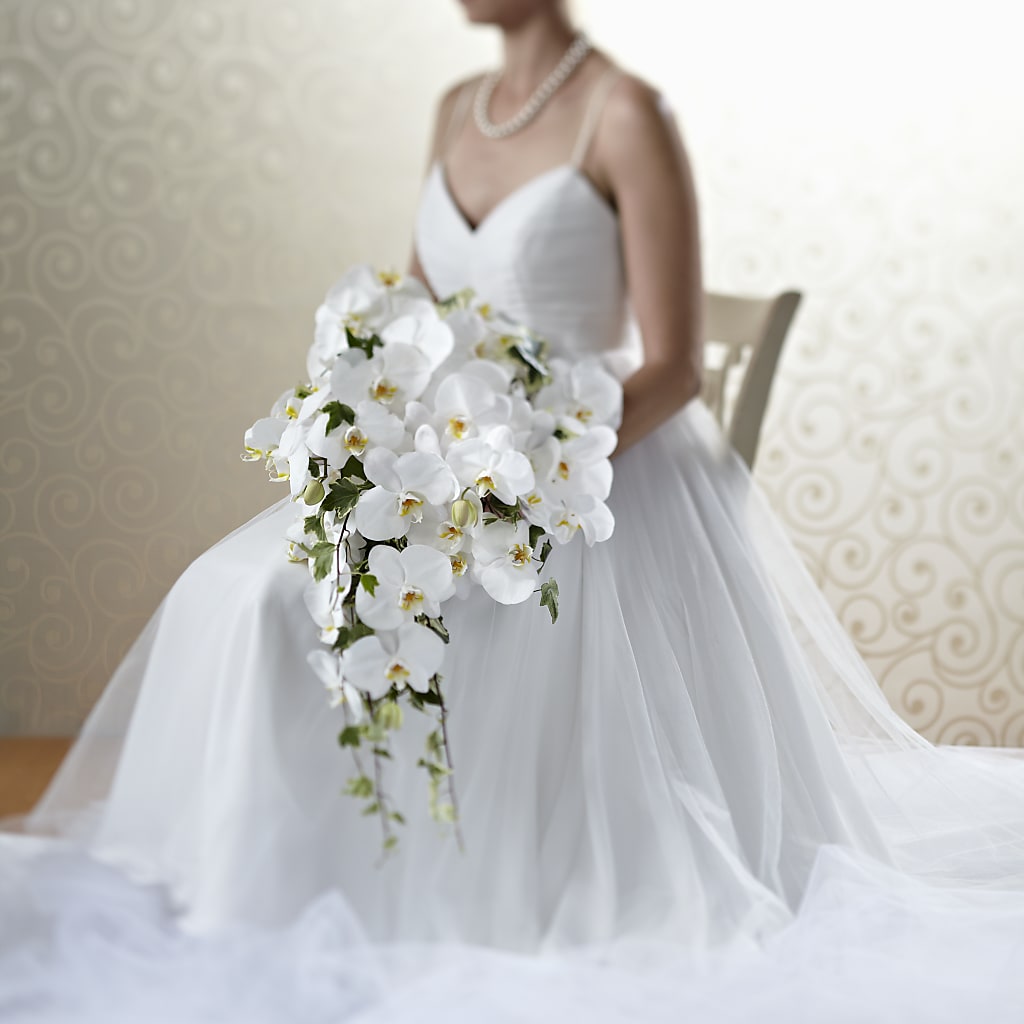 Classic White Bouquet – BETTY'S FLOWERS AND GIFTS, Watsonville CA
