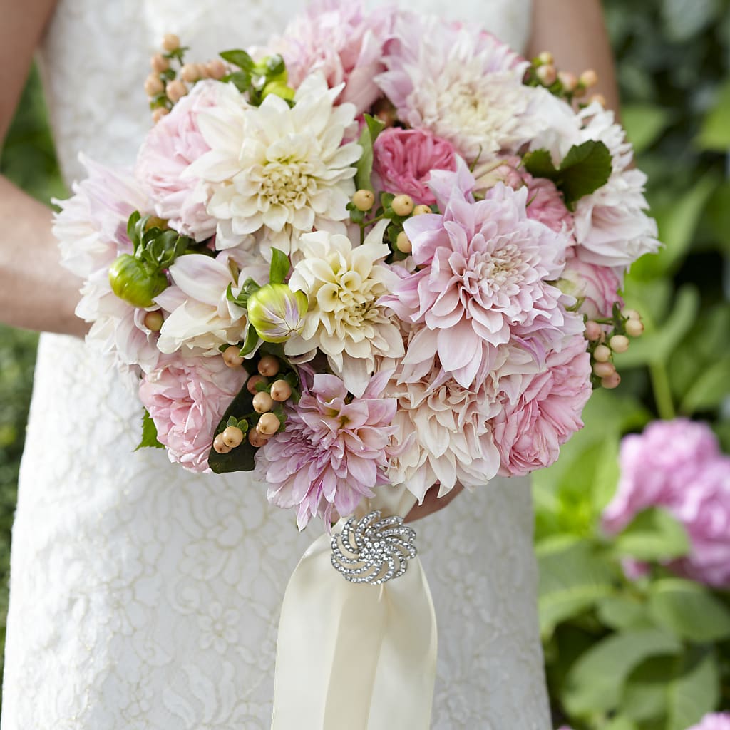 Heart's Promise Bouquet – BETTY'S FLOWERS AND GIFTS, Watsonville CA
