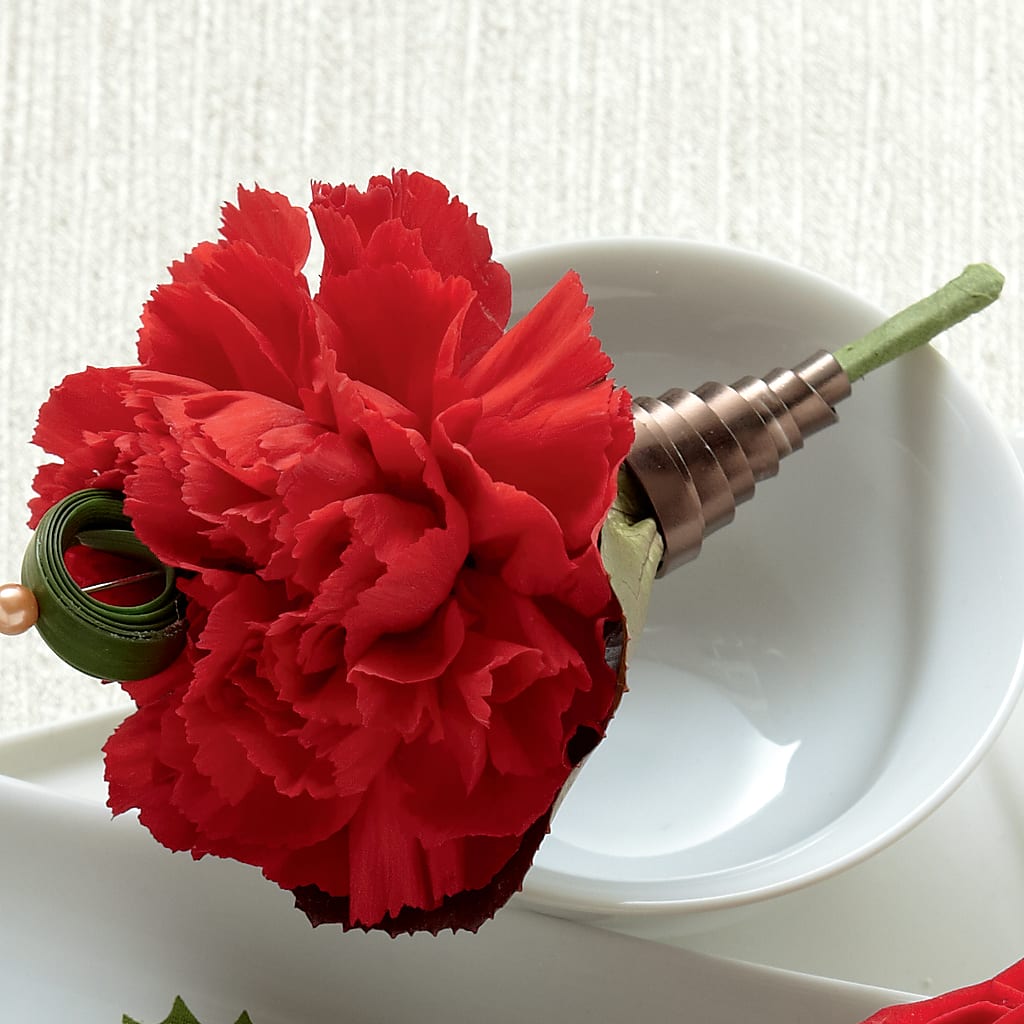 Red Carnation Boutonniere – BETTY'S FLOWERS AND GIFTS, Watsonville CA