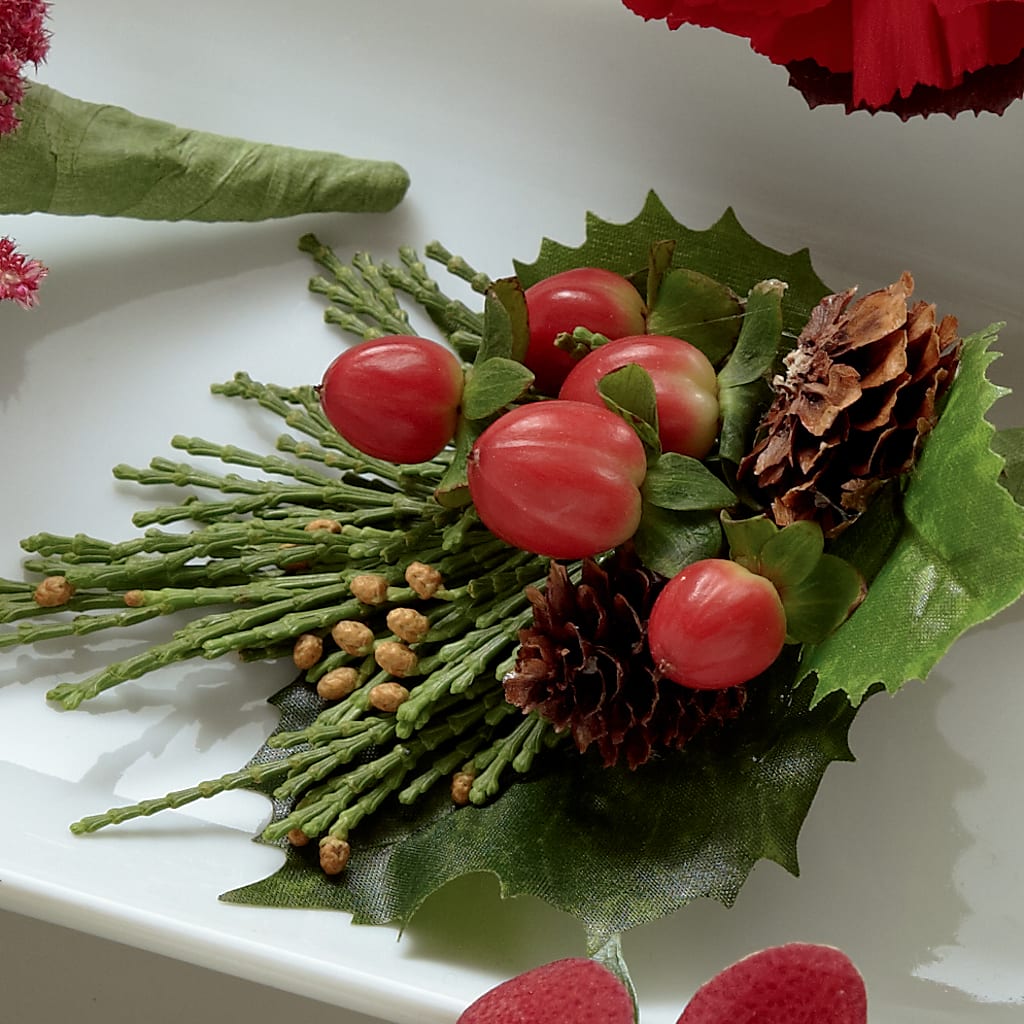 Red Berry Boutonniere – BETTY'S FLOWERS AND GIFTS, Watsonville CA