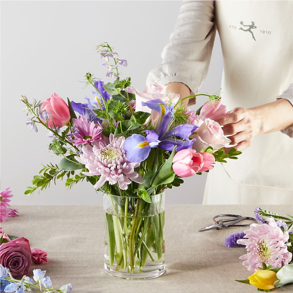 Pastel Tradition - A Florist Original – BETTY'S FLOWERS AND GIFTS, Watsonville CA