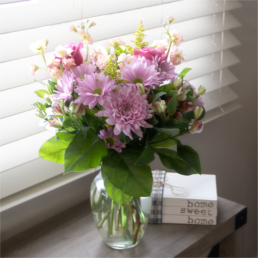 Pastel Tradition - A Florist Original – BETTY'S FLOWERS AND GIFTS, Watsonville CA