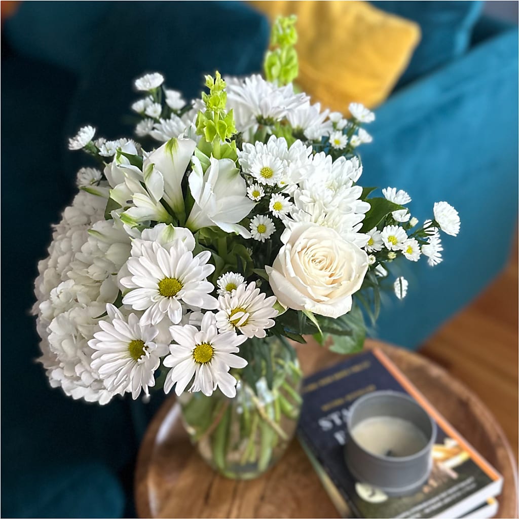 Classic Ivory – A Florist Original – BETTY'S FLOWERS AND GIFTS, Watsonville CA